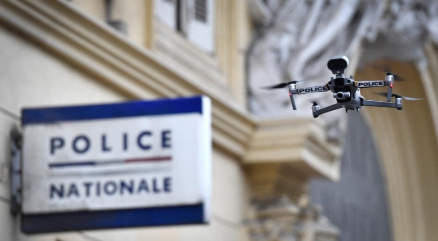 Fransa'da polisin gösterilerde dron kullanmasına onay