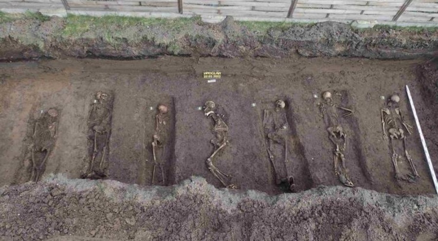 Polonya'da İkinci Dünya Savaşı döneminden kalma toplu mezar bulundu