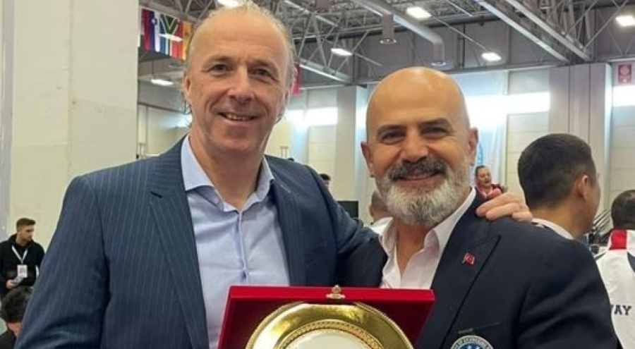 Bursa Mudanya Klasspor Başkanı Necati Şimşek'e uluslararası ödül