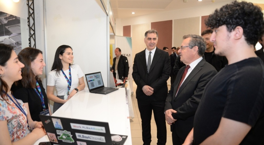 BUÜ Kariyer Fuarı binlerce öğrenciyi konuk etti