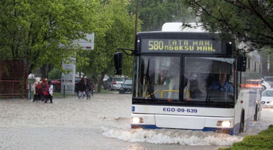 Ankara sağanak yağışa teslim oldu