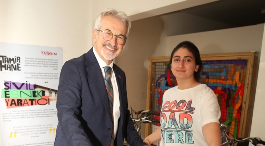 Bursa'da onarılan bisikletler depremzede çocuklara hediye edildi