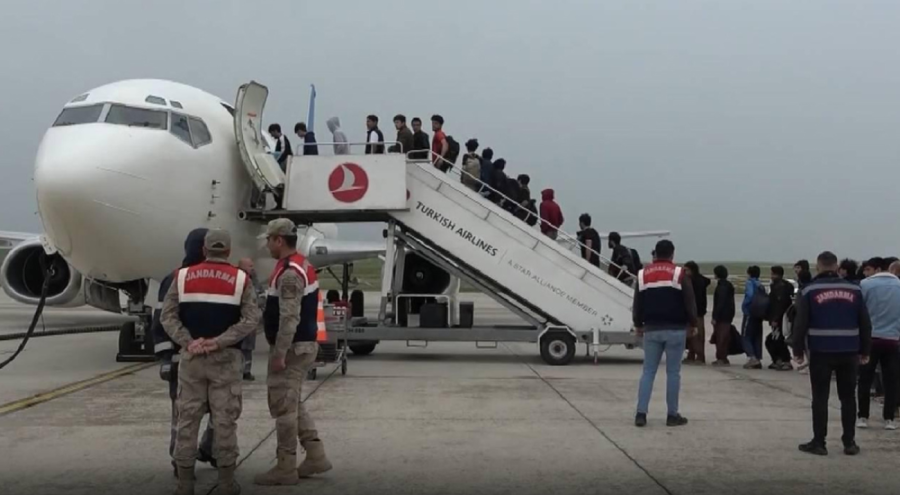 Yılbaşından bu yana 40 bine yakın düzensiz göçmen sınır dışı edildi