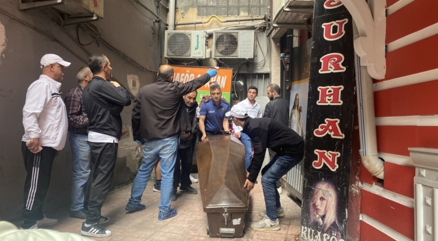 Şakalaşırken kendini vurdu