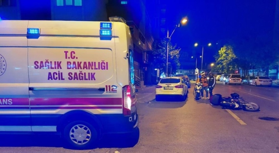 Otomobil sürücüsü kuryeye çarpıp kaçtı