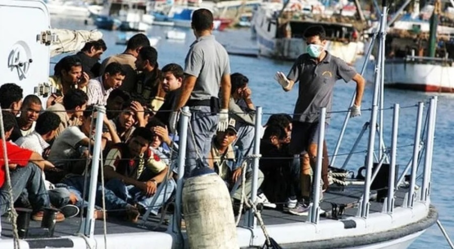 Akdeniz'de yaklaşık 500 göçmeni taşıyan tekneden haber alınamıyor