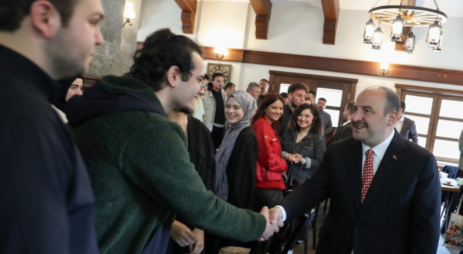 Bakan Varank Uludağ'da gençlerle buluştu