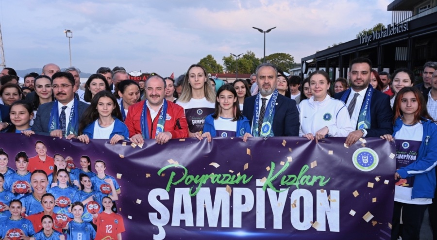 Süper Lig'e çıkan Bursa Büyükşehir Belediyespor'dan kutlama