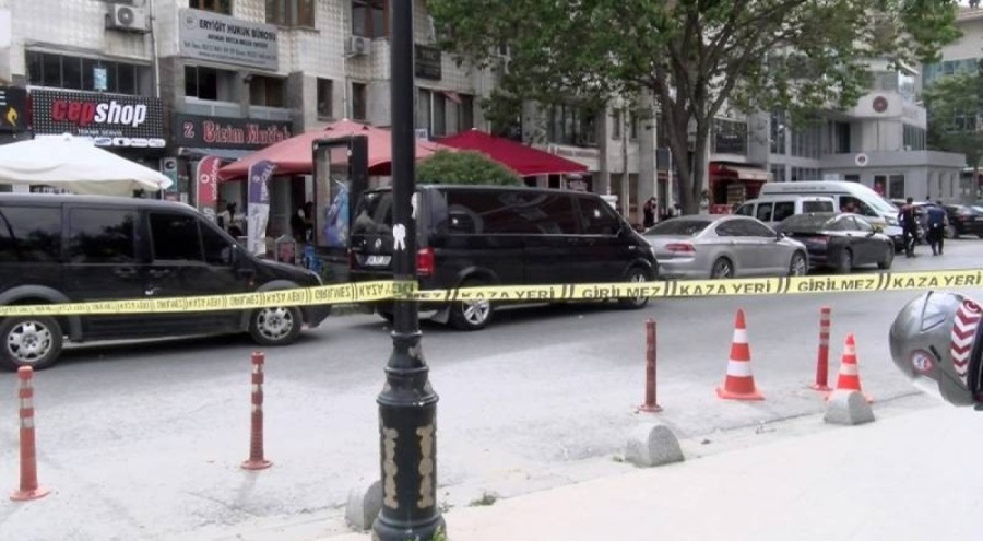 Adliye önünde silahlı çatışma