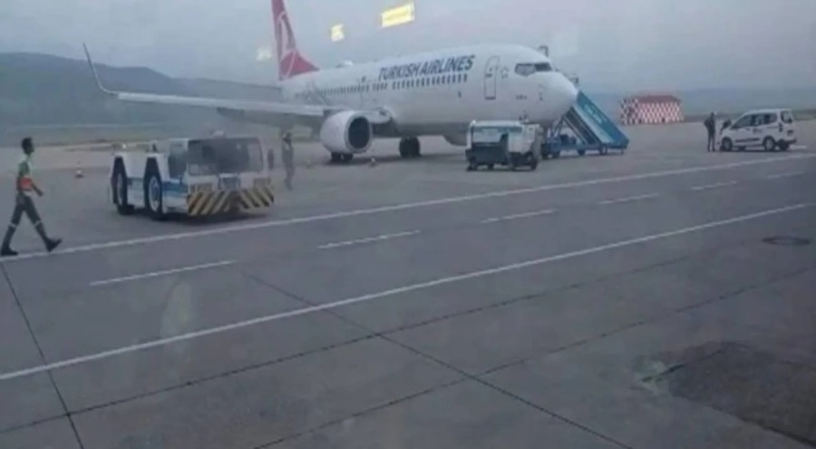 Kanadına kuş çarpan uçağın seferi iptal edildi