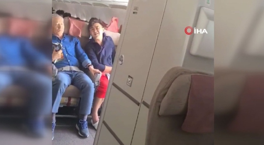 Güney Kore'de yolcu uçağının kapısını açan şahıstan akılalmaz savunma