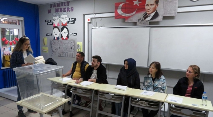 Sandık yemini ederek göreve başladılar