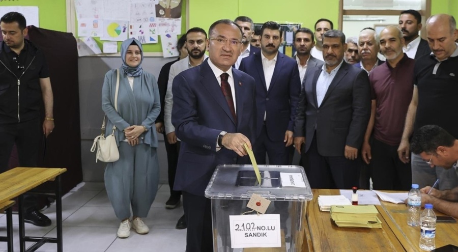 Bakan Bozdağ Şanlıurfa'da oyunu kullandı