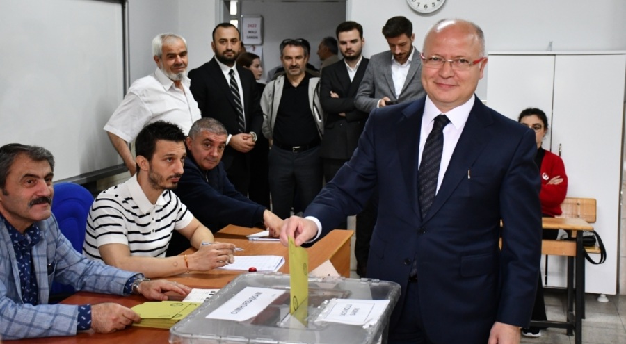 AK Parti Bursa İl Başkanı Gürkan oyunu kullandı