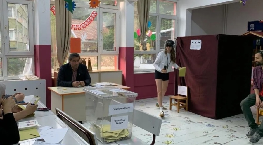 Seranay Sarıkaya sandık başında!