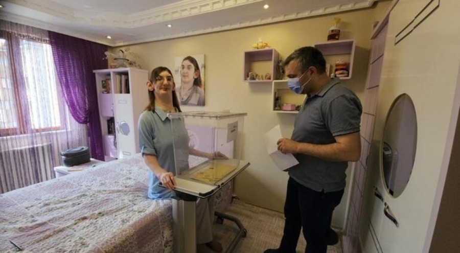 'Dünyanın en uzun boylu kadını' oyunu verdi