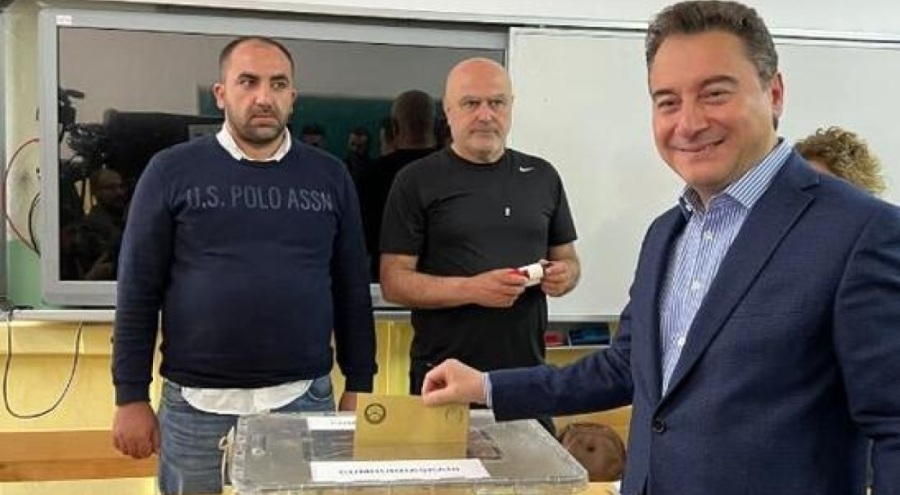 Babacan oyunu kullandı