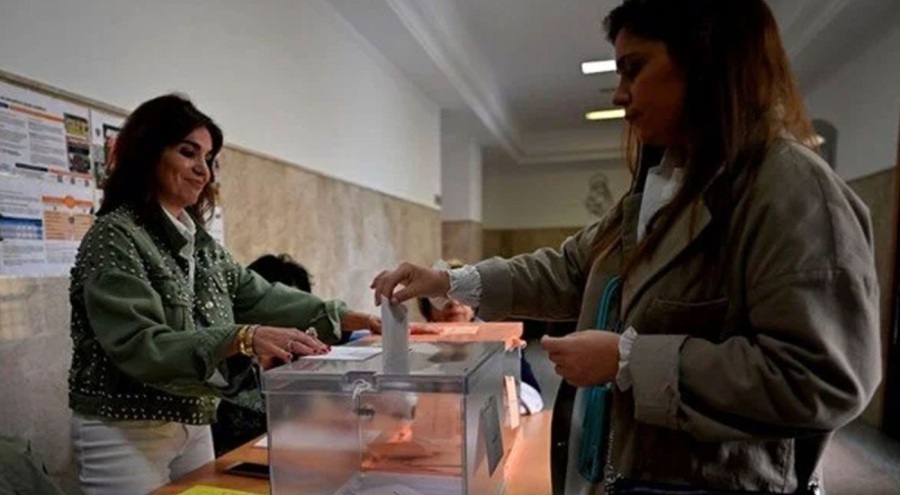 İspanya yerel seçimler için sandık başında