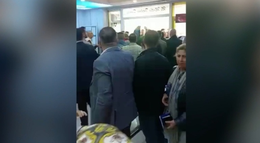 CHP'li ve AK Parti'li okul görevlileri arasında rozet tartışması