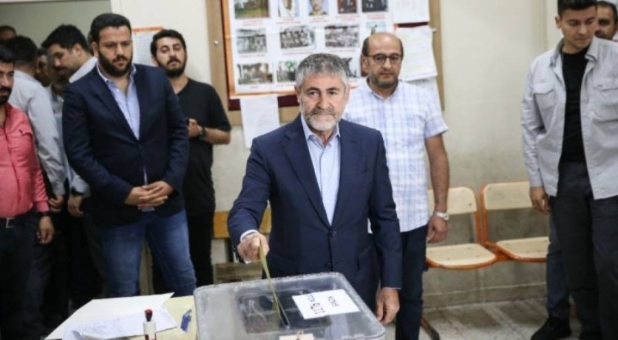 Bakan Nebati, oyunu Mersin'de verdi