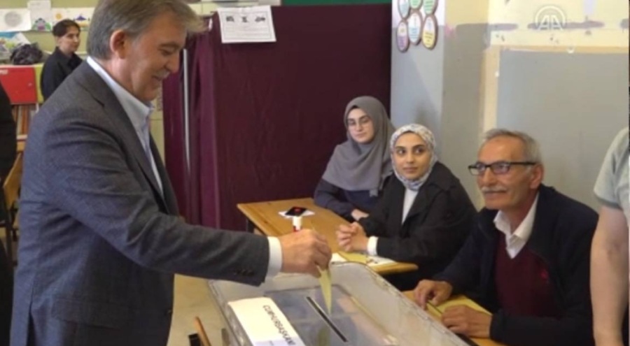 Abdullah Gül, İstanbul'da oyunu kullandı