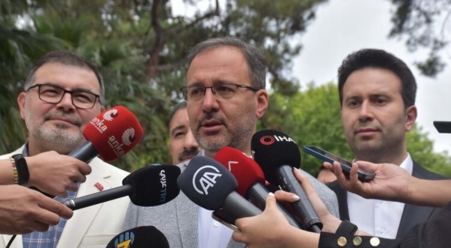 Bakan Muharrem Kasapoğlu, oyunu İzmir'de kullandı