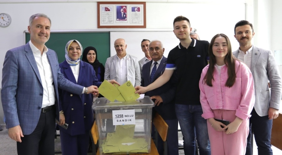 Bursa İnegöl Belediye Başkanı Alper Taban oyunu kullandı