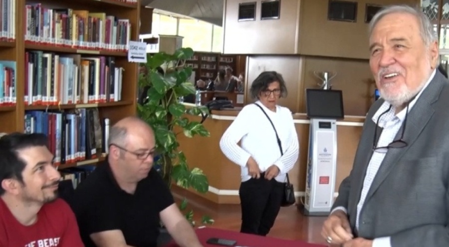 İlber Ortaylı oyunu Atatürk Kitaplığı'nda kullandı