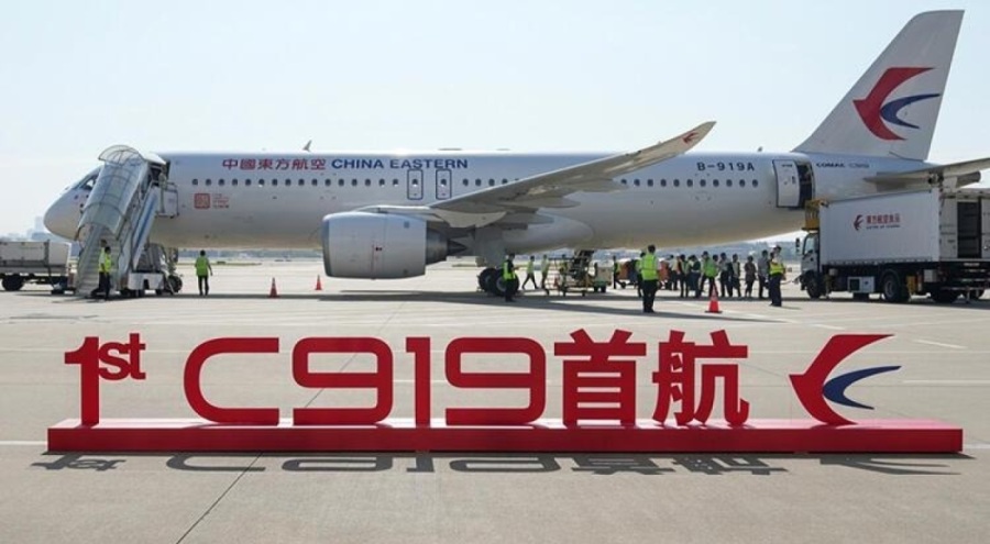 Çin'in ilk yerli yolcu uçağı uçuşunu yaptı