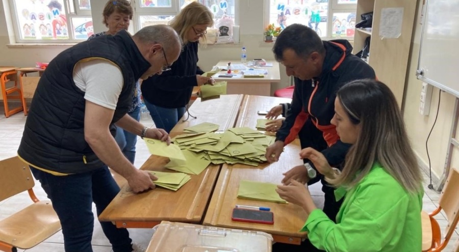 Çanakkale'de sandıklar açılmaya başlandı