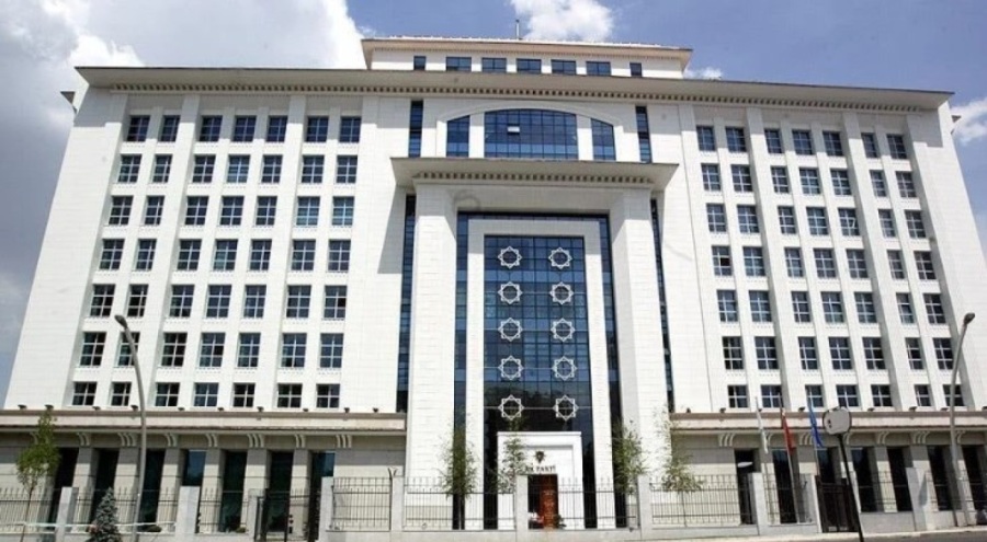 AK Parti İstanbul İl Başkanlığı'nda balkon hazırlığı