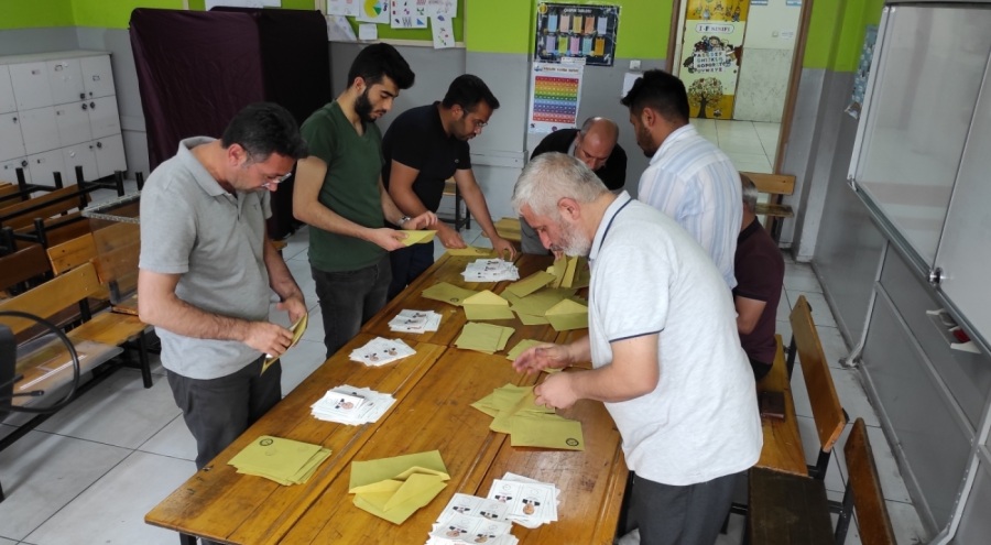 Bakan Bozdağ'ın oy kullandığı sandıkta Erdoğan kazandı