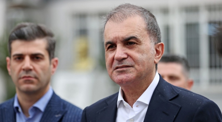 Ömer Çelik'ten yurt dışında oy kullanan vatandaşları hedef gösterenlere tepki