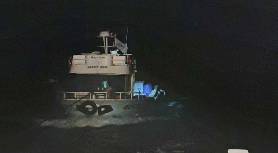 Marmara açıklarında sürüklenen tekne kurtarıldı