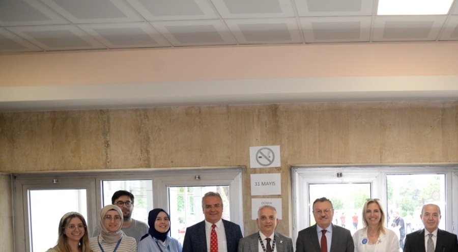 BUÜ Hastanesi ziyaretçilerine tütün ürünlerinin zararlarından bahsedildi