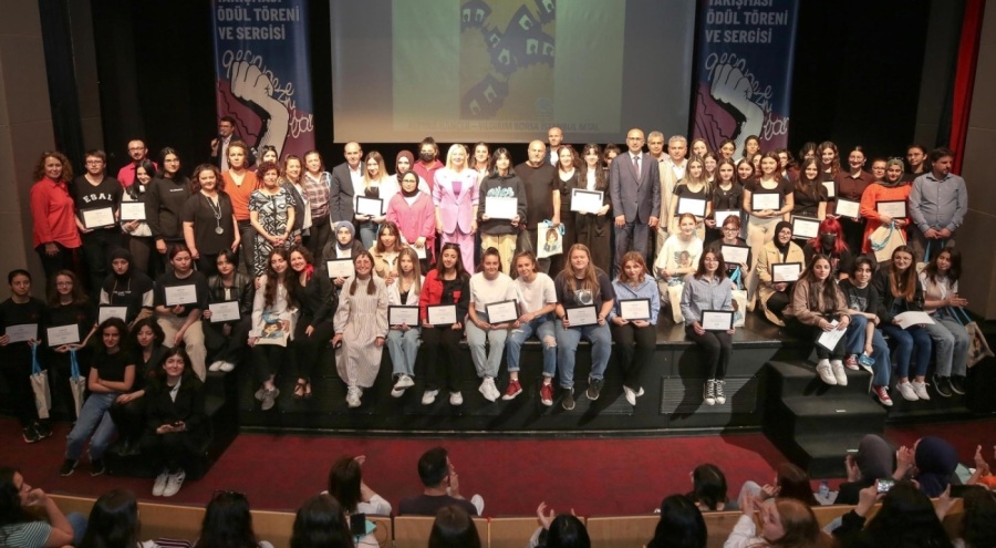 Bursa'da öğrenciler Tomris Uyar'ın kitabına kapak tasarladılar