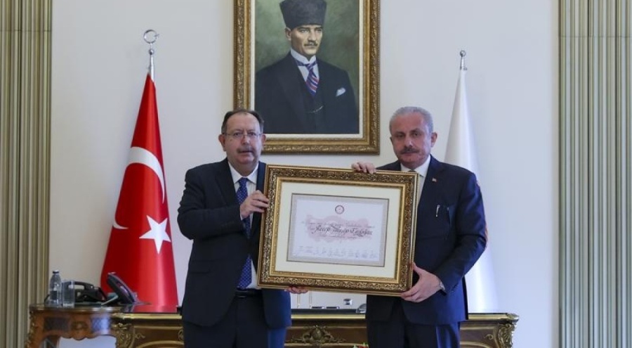 YSK Başkanı Yener, Cumhurbaşkanı mazbatasını teslim etti