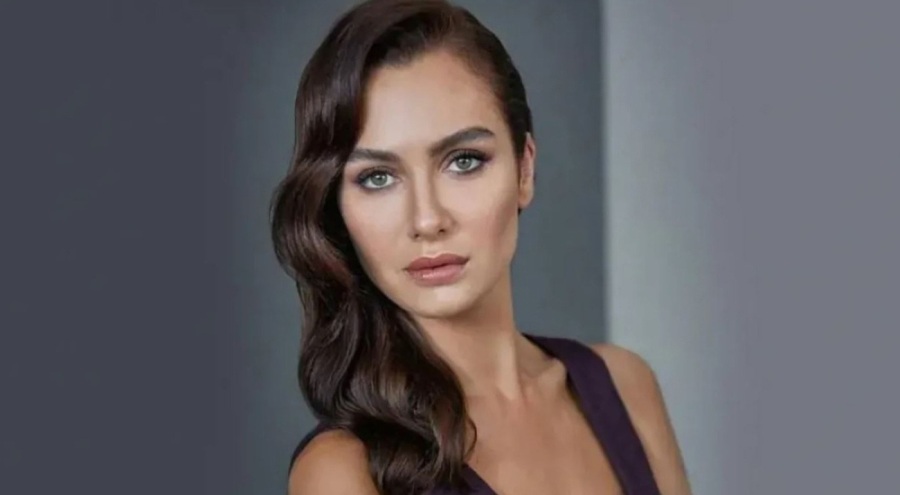 Birce Akalay takipçilerini uyardı: Uyanık olun!