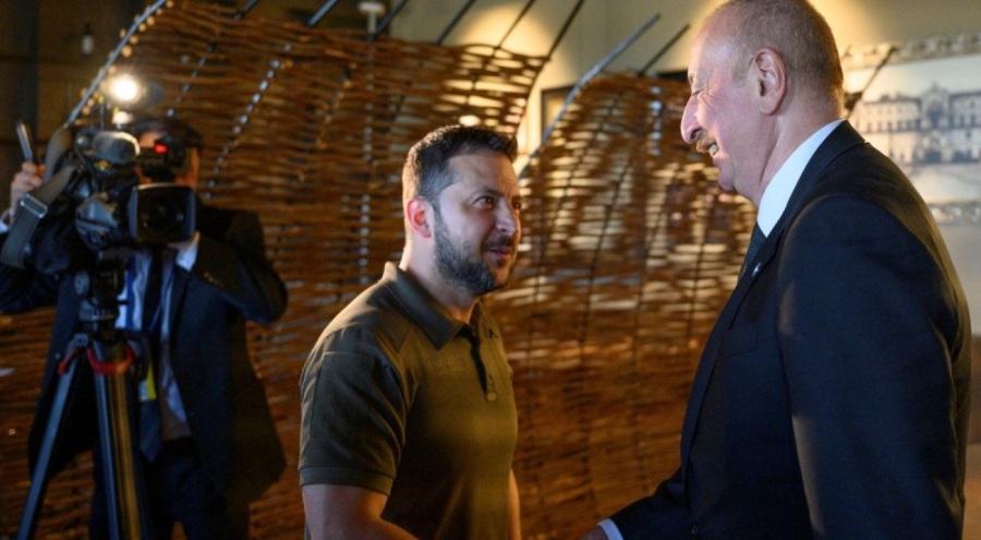 Aliyev,  Zelenskiy ile Moldova'da görüştü