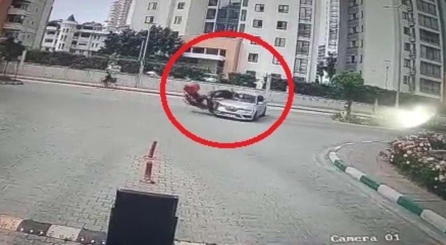 Bursa'da otomobille çarpışan motosiklet sürücüsü ölümden döndü