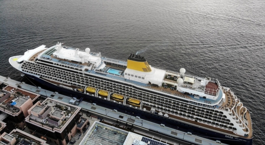 2 cruise gemisi İstanbul'a demirledi