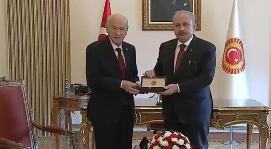 Meclis'te devir teslim töreni! Devlet Bahçeli görevi devraldı