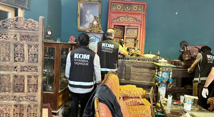 Tarihi eser niteliğindeki 70 kapı, 5 sütun ve sütun başlığı ele geçirildi