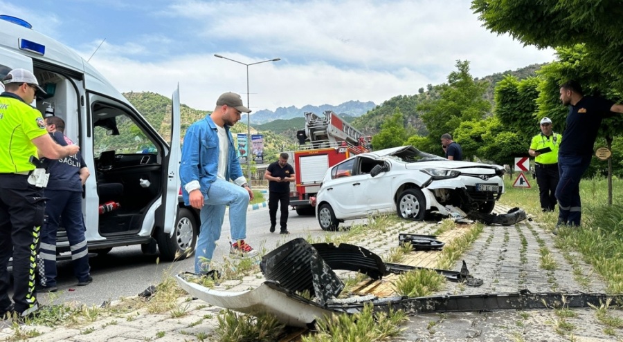 Kiraladığı araçla 1 kilometre sonra kaza yaptı