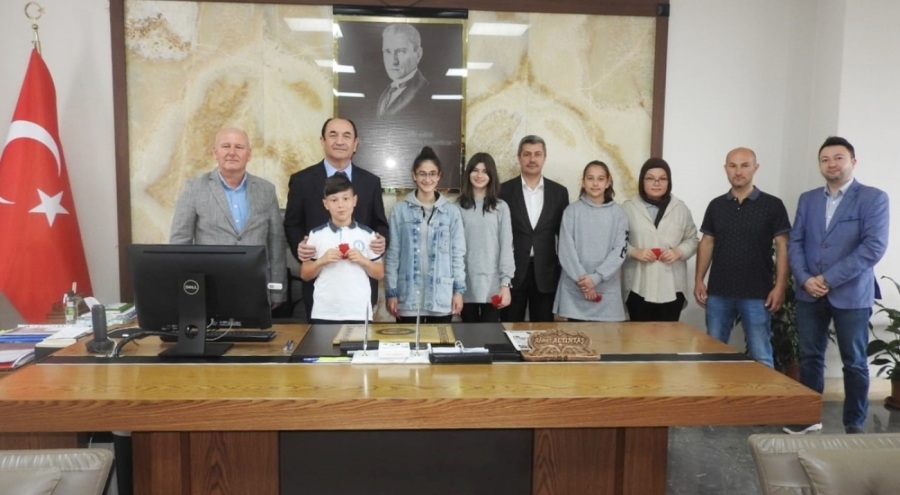Bursa'da lise öğrencilerinin projeleri TÜBİTAK finalinde yarışacak