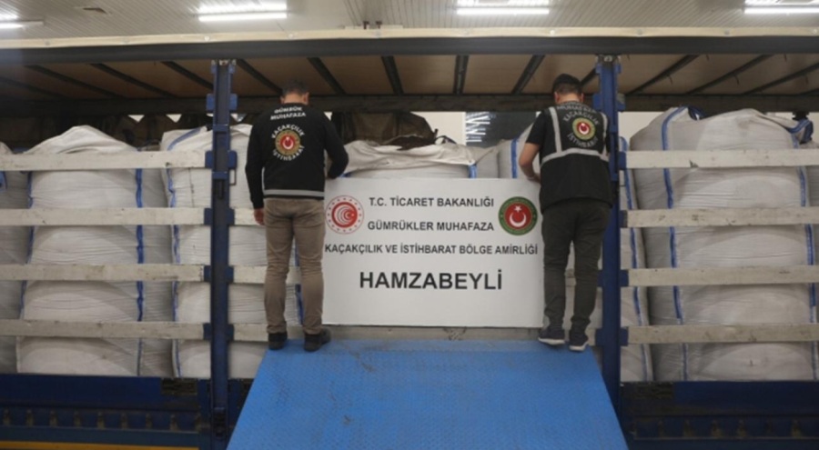Hamzabeyli'de 19 ton kaçak siyah çaya el konuldu
