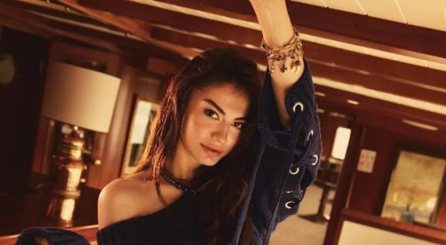 Demet Özdemir'den bikinili pozlar