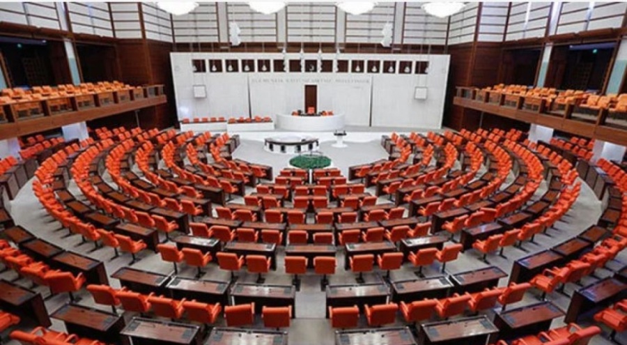 14 partili Meclis, ilklerle açıldı