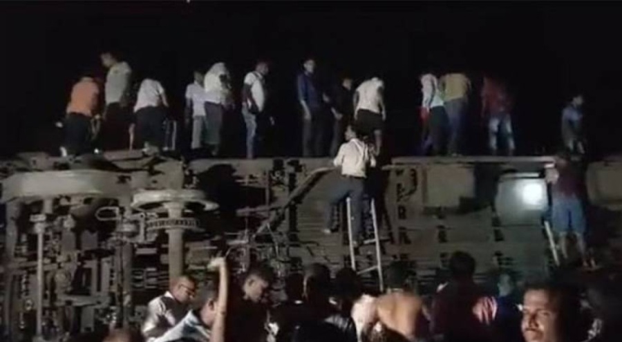 Hindistan'da tren kazası: Çok sayıda ölü ve yaralı var