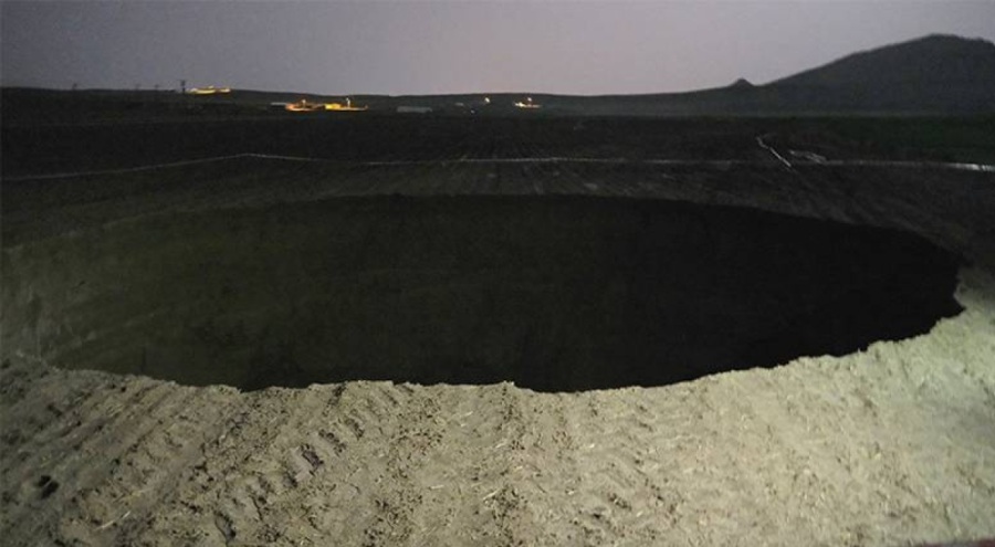 Konya'da 25 metre çapında, 15 metre derinliğinde obruk oluştu